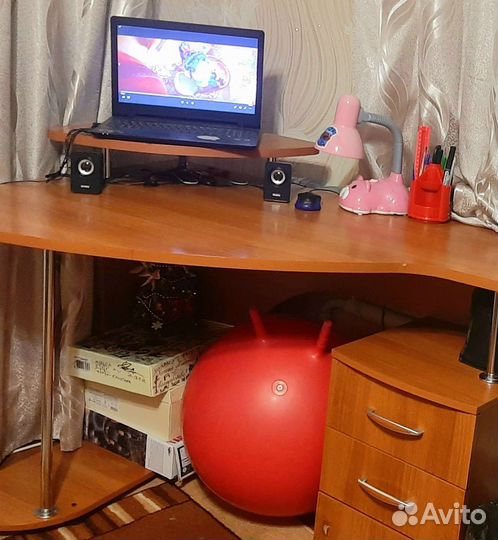 Компьютерный стол