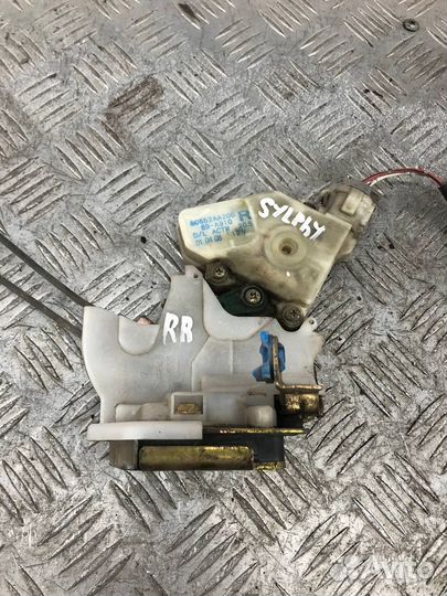 Замок двери задней правой Ниссан Блюберд Силфи