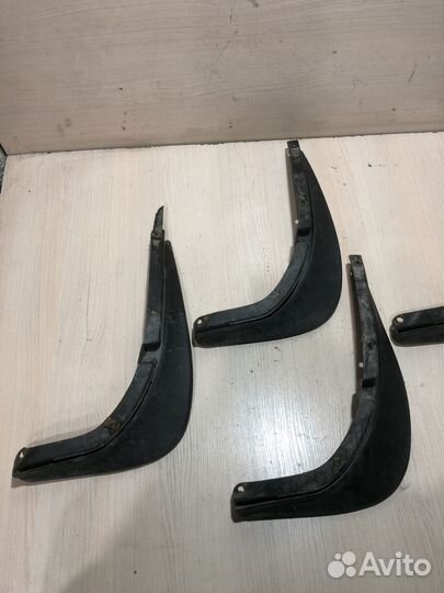 Брызговик задний правый skoda Octavia A5