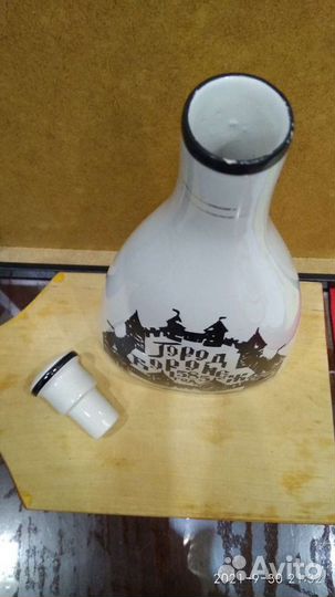 Стеклянный кувшин