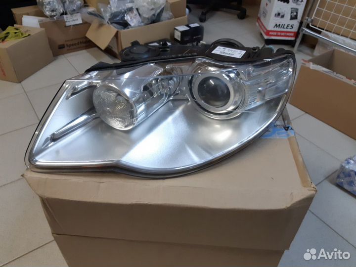 Фара Touareg адаптив ксенон 07-10