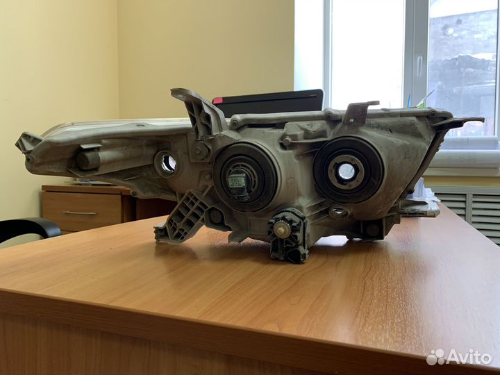 Фары передние на Toyota Highlander (U40) 2013г