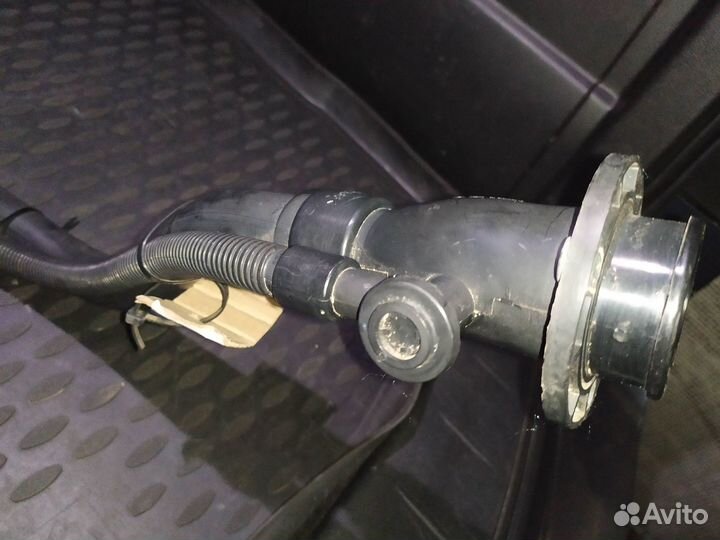 Горловина топливного бака СсангËнг Кайрон