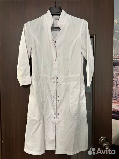 Белый медицинский халат