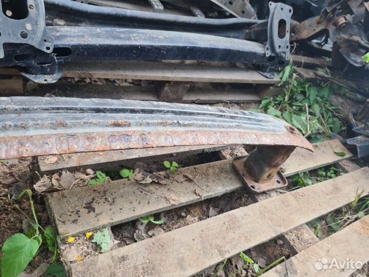 Усилитель бампера задний Ford Focus 3 1.6 2013