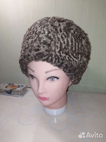 Шапка женская из каракуля зимняя