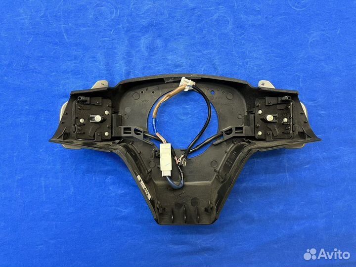 Подрулевые лепестки переключения передач Toyota