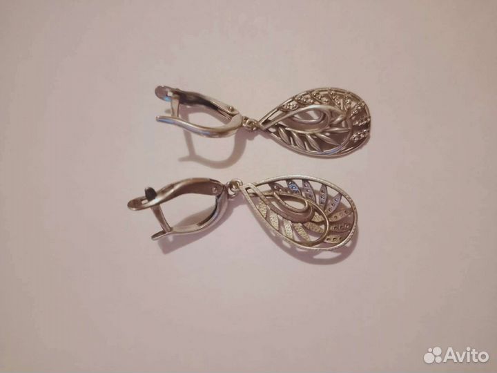 Серьги. Брошь