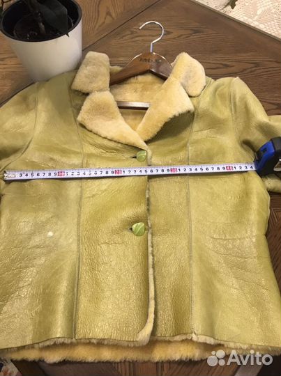 Продам женскую короткую дубленку