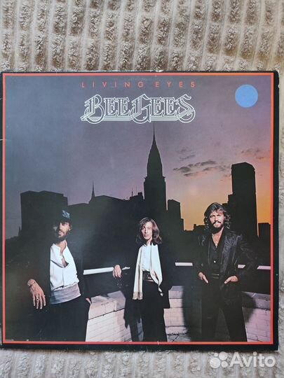 Bee Gees – Living Eyes