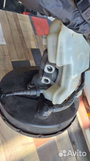 Главный тормозной цилиндр с вакумником Ford Fusion