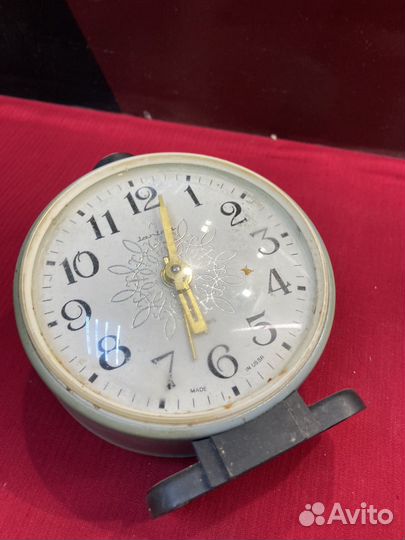 Будильник Янтарь СССР