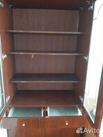Продается книжный шкаф
