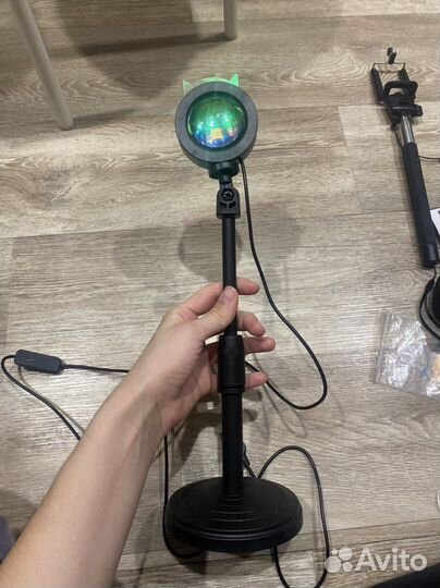 Закатная лампа и объектив на телефон