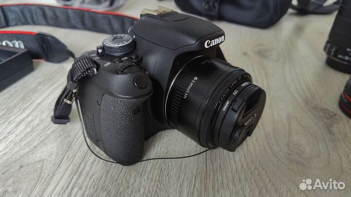 Продам фотоаппарат Canon 600d, пробег 8582 кадра