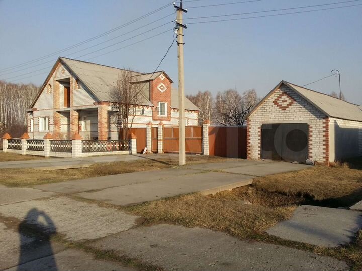 Дом 241,3 м² на участке 45,8 сот.