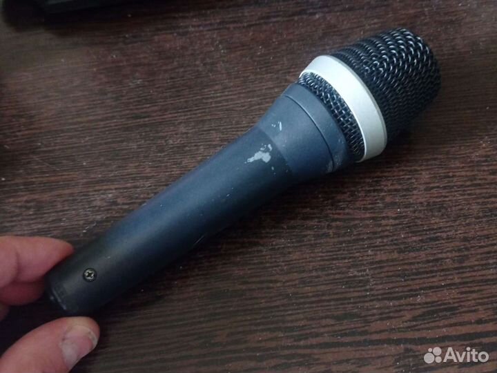 Микрофон AKG