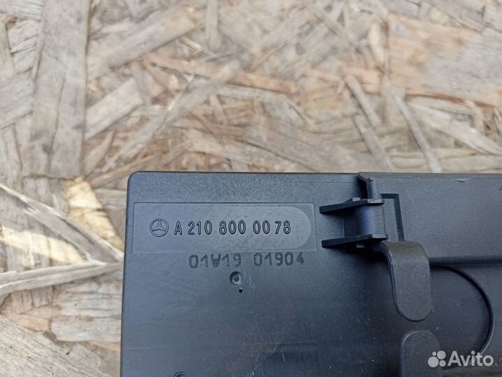 Блок клапанов отопителя Mercedes W210