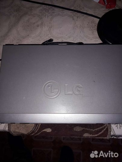 Видеомагнитофон LG