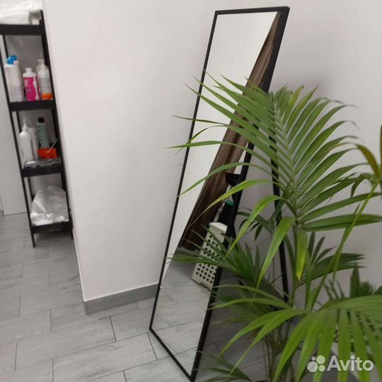 Зеркало с упором в раме