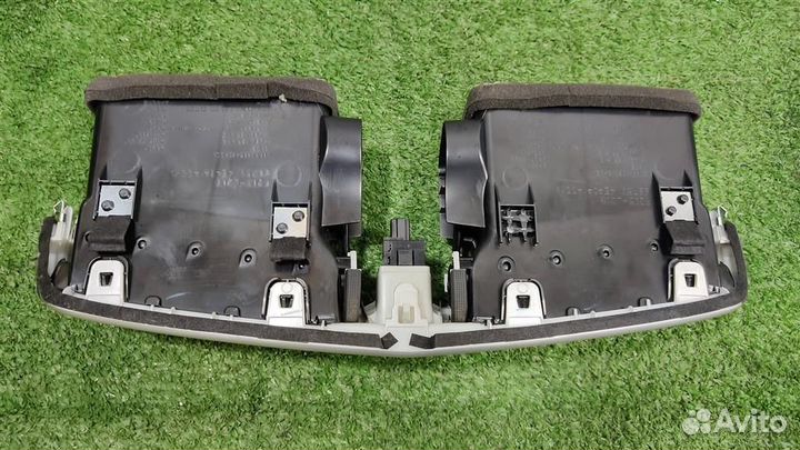 Дефлектор торпедо центральный Nissan Qashqai J11