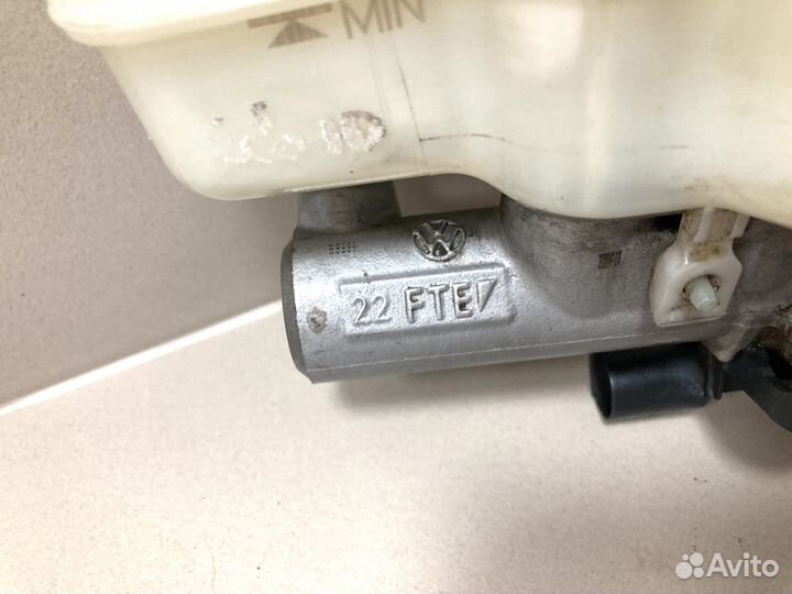 Главный тормозной цилиндр Skoda Fabia 2010-2015 г