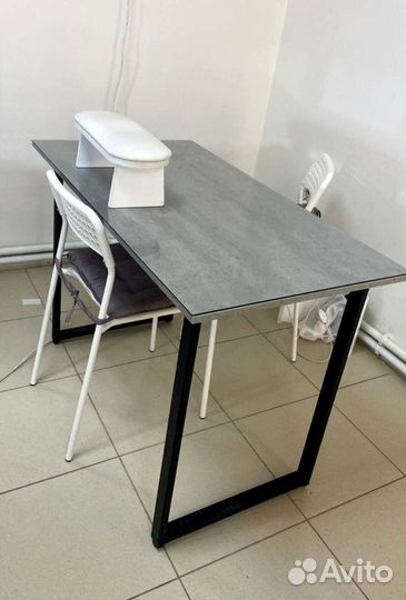 Маникюрный стол новый