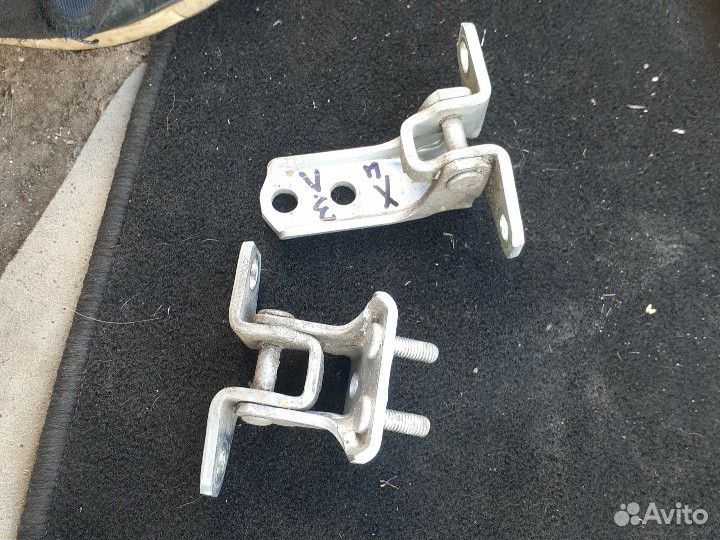 Петля двери Митсубиси Аутлендер XL