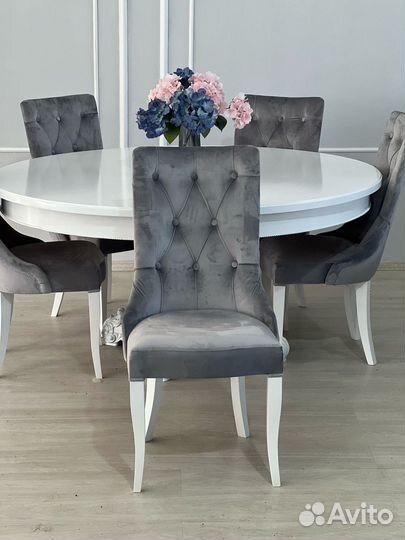 Стол и стулья