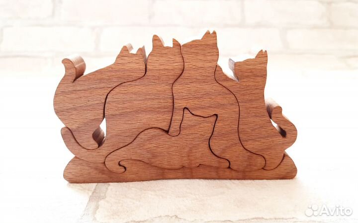 Статуэтка: Семья-кот, кошка и котята