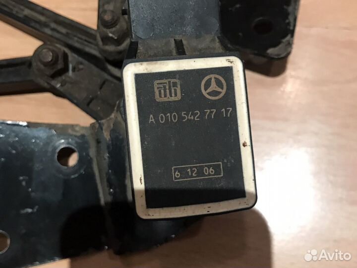 Датчик положения кузова Мерседес мл гл 164