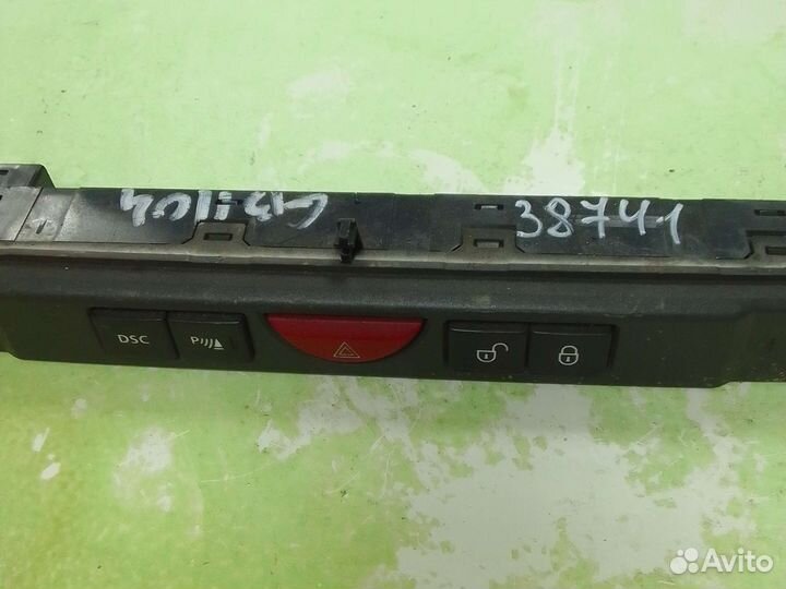 Кнопка аварийной сигнализации Land Rover Discovery