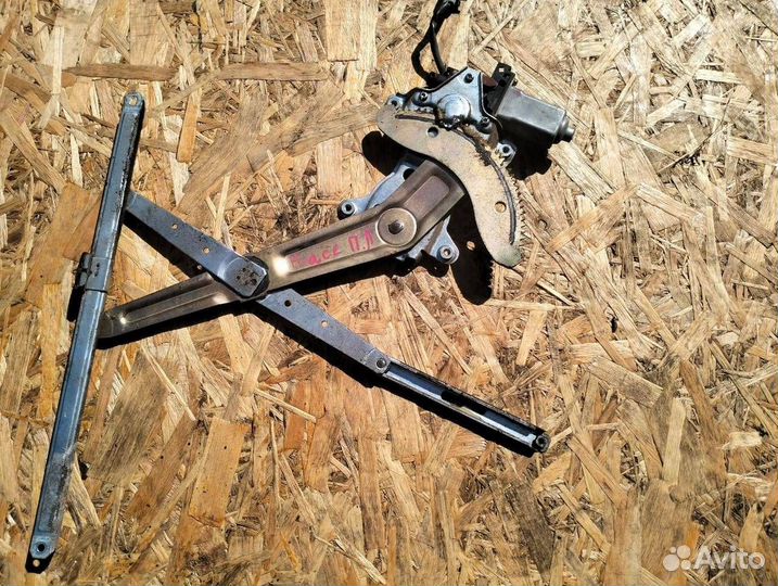 Стеклоподъемник передний левый ToyotaHiAce h100