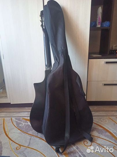 Акустическая гитара