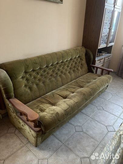 Диван зеленый