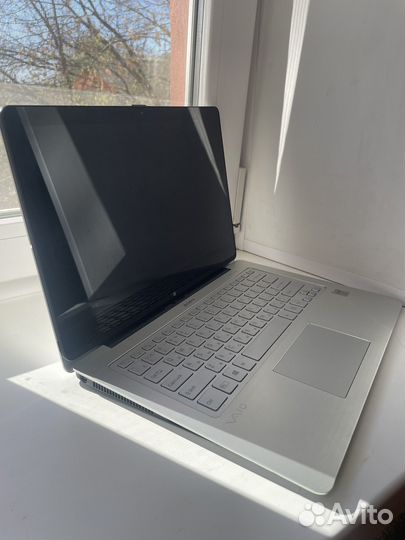 Ноутбук sony vaio Fit SVF14N1J2RS