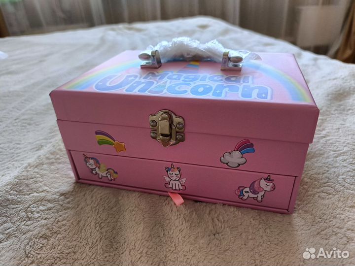 Набор детской косметики в чемодане