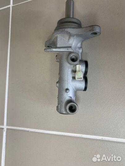 Цилиндр тормозной главный Volkswagen Polo 2011