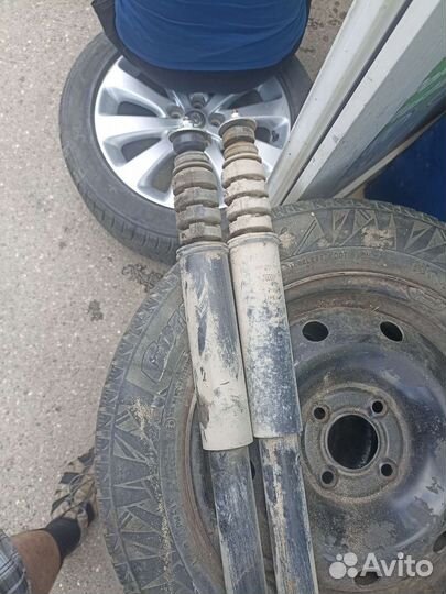 Renault logan1 2012 г амортизаторы б.у