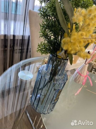 Ваза с цветами модная