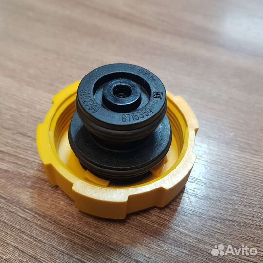 Крышка бачка оригинал Opel Astra H, Zafira B