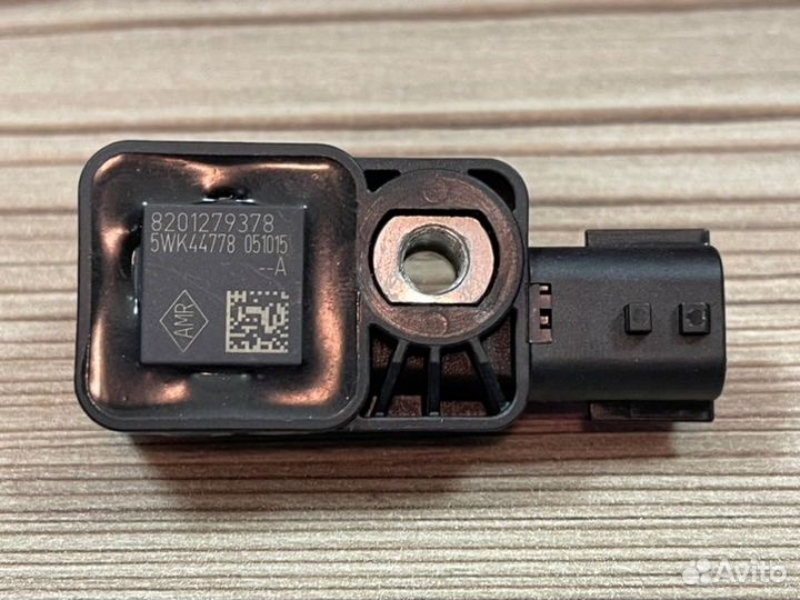 Датчик удара Nissan Terrano