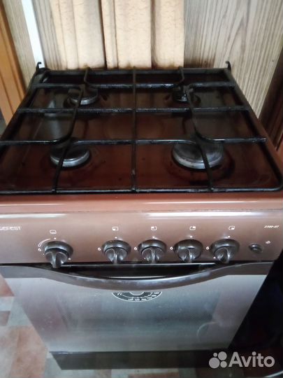 Плита газовая Gefest 3100-07 в рабочем состоянии