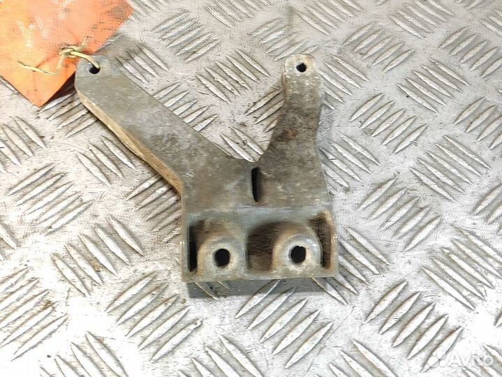 Кронштейн другой Bmw 318 1982-1991