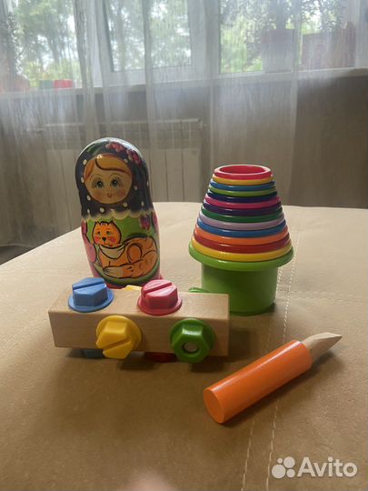 Много музыкальных, развивающих игрушек