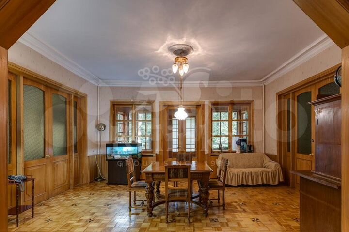 Дом 461,9 м² на участке 63,6 сот.