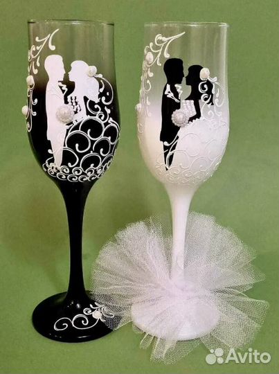 Пара фужеров черный и белый для молодоженов