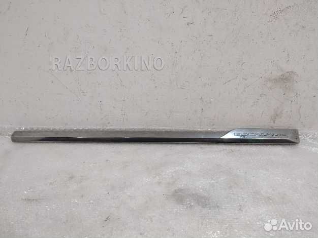 Накладка двери передней правой