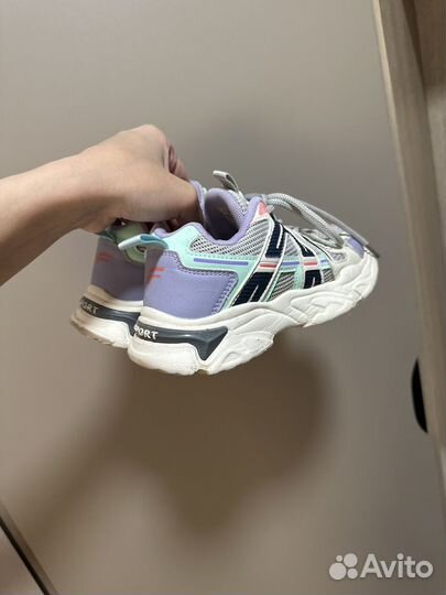 Кроссовки 33