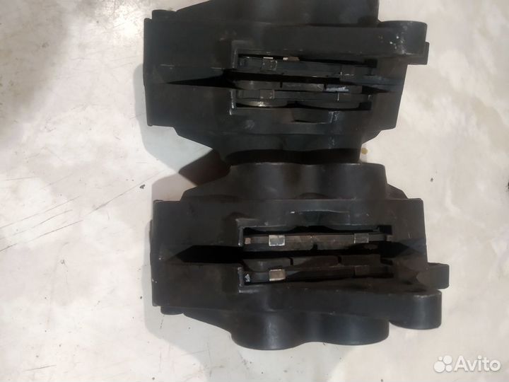 Суппорта тормозные передние Suzuki GSF1200